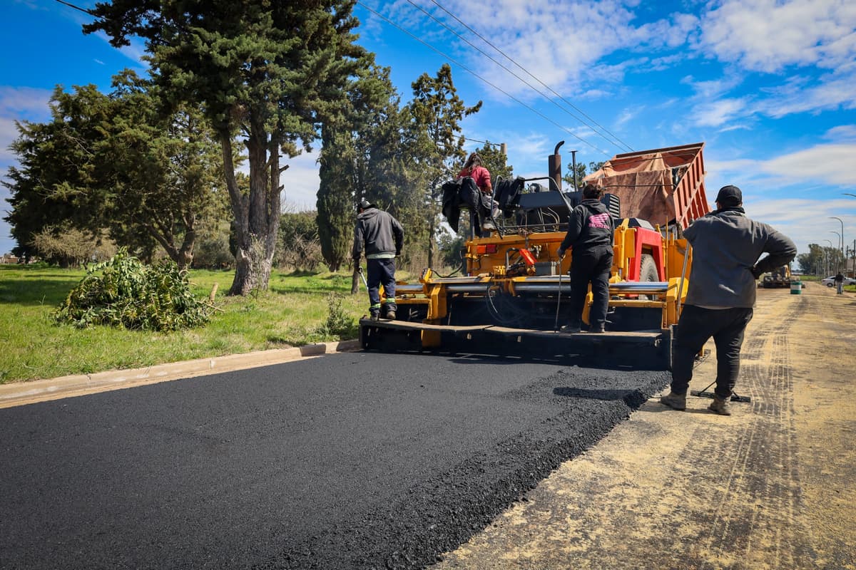 Comenzó la pavimentación de 26 cuadras en el barrio Procrear